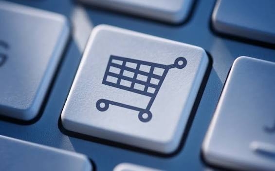 Magazin online la cheie: platformă gata făcută vs dezvoltare personalizată – cât costă?
